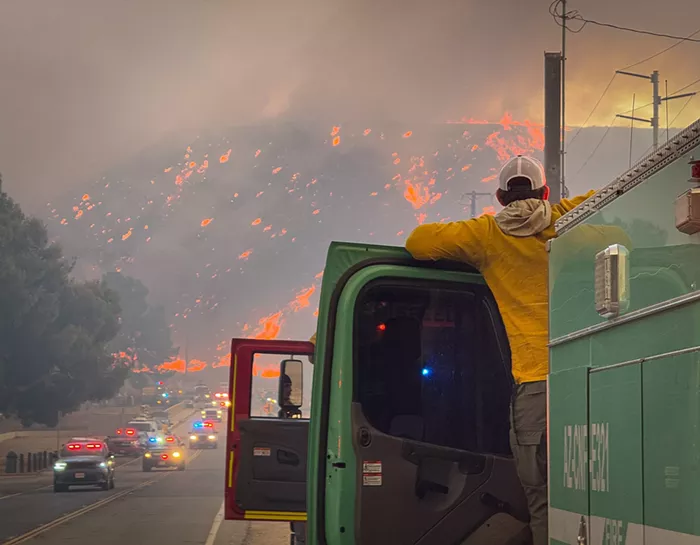 Good Morning, News: US Border Patrol Takes PNW Firefighters Into Custody, Portland City Councilors to Fly to Vienna, and Avalos Writes with AI